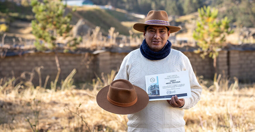 Fortalecieron capacidades en diseño de sombreros de fibra de vicuña artesanos Ayacucho Serfor Perú