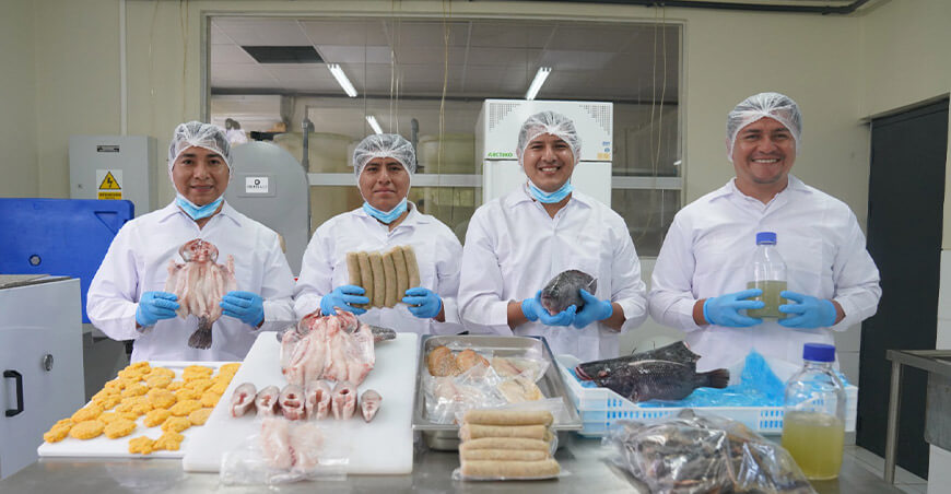 Transforman piel de paiche en snacks y aceites saludables en San Martín