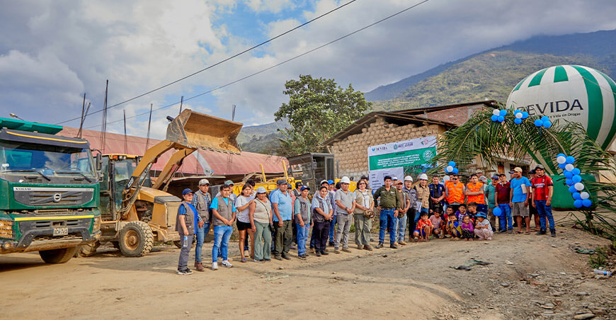 Inician mantenimiento de 18 km de camino vecinal en Anco Ayacucho Devida Perú