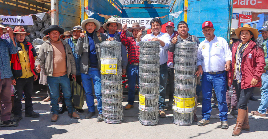 GORE Cusco entregó mallas a ganaderos Chumbivilcas
