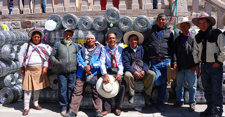 GORE Cusco entregó mallas y rollizos ganaderos Espinar