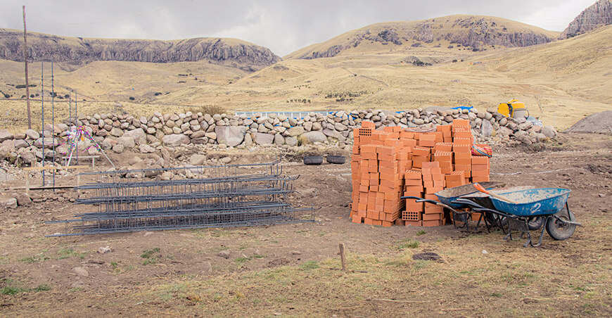 Inician construcción de cobertizos para ganado vacuno en Espinar Cusco Perú