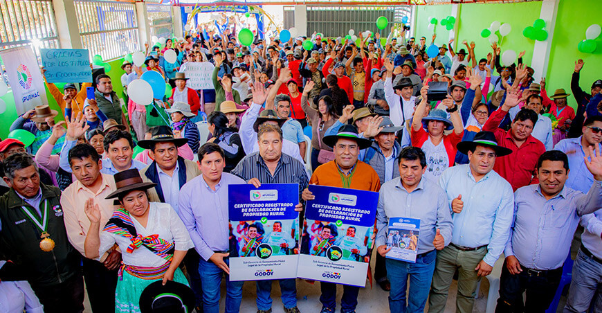 Entregaron más de 400 títulos de propiedad rural a familias de Curahuasi Apurímac Perú