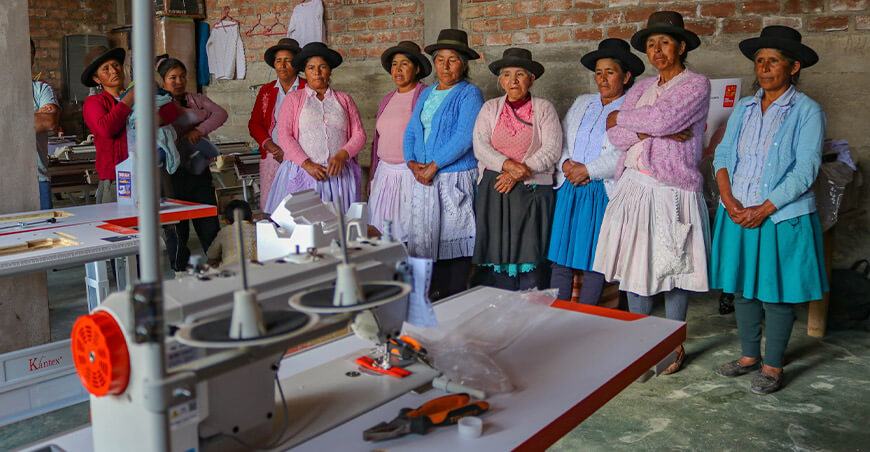 Asociación Sumaq Maki fortalece su emprendimiento textil con nuevas máquinas de costura Huamanguilla Ayacucho
