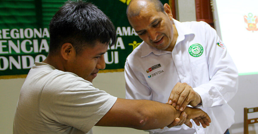 Devida capacitó en prevención y atención de picaduras de abejas en Condorcanqui Amazonas Perú