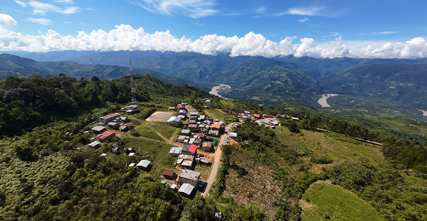 Devida inicia entrega de materiales para mejorar espacios públicos comunales en el Vraem Perú