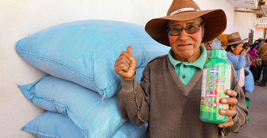 Impulsan actividad ganadera de Canchis con entrega de 30 TM de semillas de avena Cusco Perú