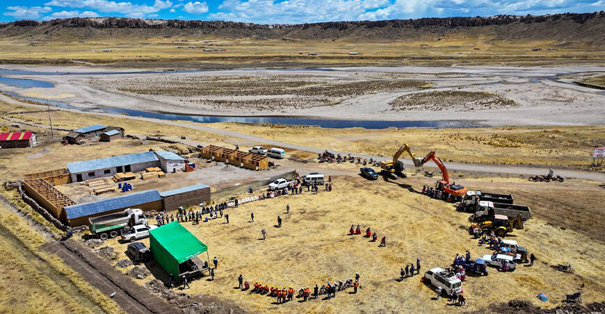 inician obra de riego en Chajana Ácora Puno 