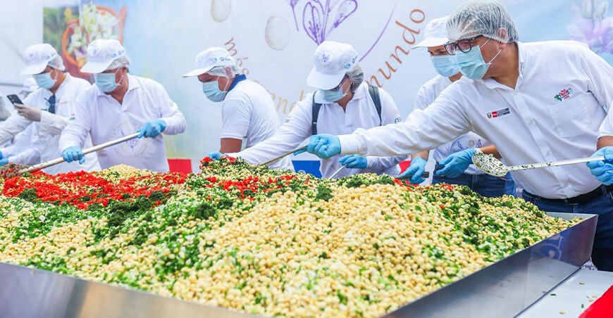 Perú logró un nuevo Récord Guinness con la ensalada de tarwi más grande del mundo