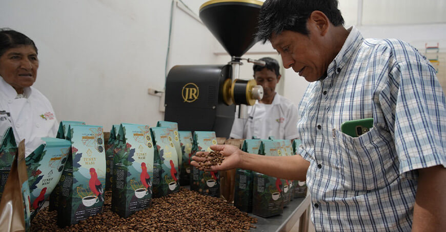 caficultor Marco Toque Puma, de Puno Perú,ganó medalla Gourmet de Plata en concurso internacional de cafés en Francia
