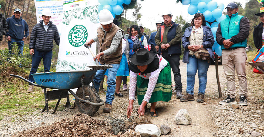 Inician mantenimiento de más de 11 km de caminos vecinales en Luis Carranza Ayacucho Perú