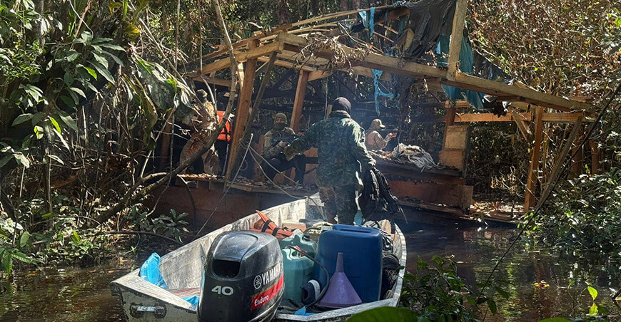 Cerca de 20 dragas de minería ilegal fueron destruidas en mega operativo en el río Nanay Loreto Perú 