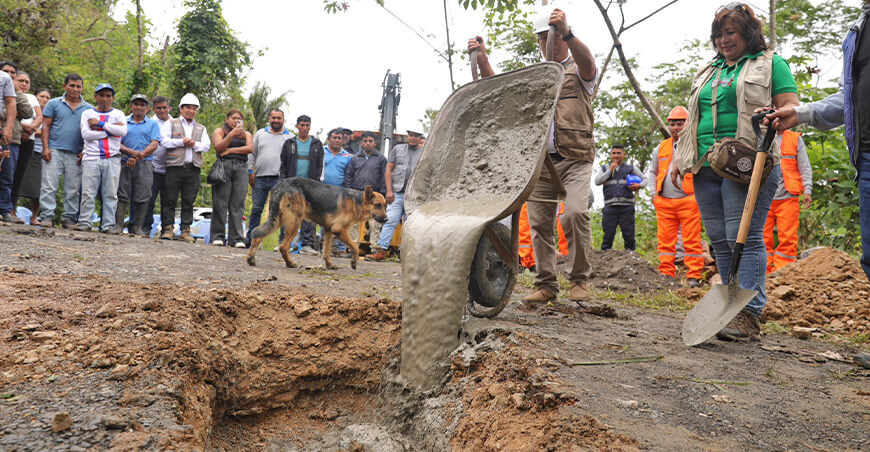 Fortalecen conectividad con el mantenimiento de 12.9 km de vías en Río Magdalena Ayacucho Devida Perú