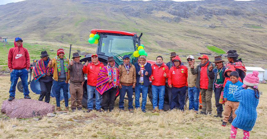 Entregaron tractor al Proyecto Alpaca en la zona norte de Ayacucho