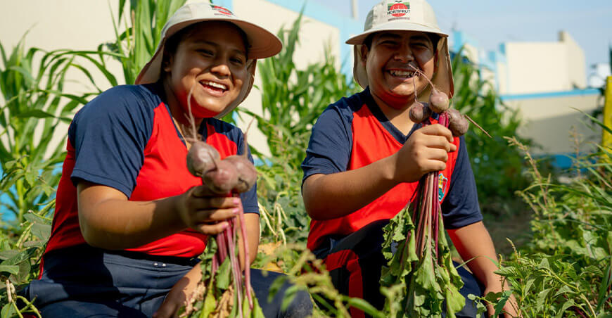 Hortifrut y Nature’s Pride Foundation refuerzan su compromiso social con un programa de huertos escolares en Virú La Libertad Perú