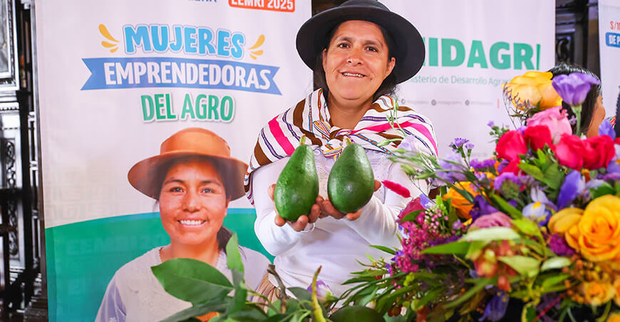 Midagri entregó S/10 millones a organizaciones agrarias de mujeres