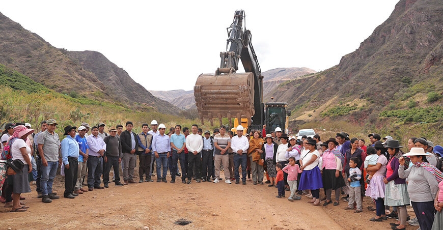Inician mantenimiento de 13.92 km de caminos vecinales en Ninabamba Ayacucho Devida Perú
