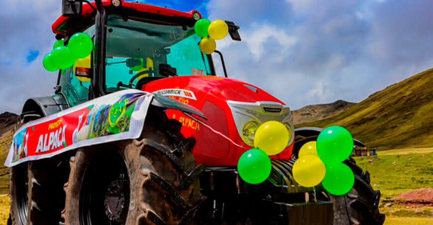 Entregaron tractor al Proyecto Alpaca en la zona norte de Ayacucho