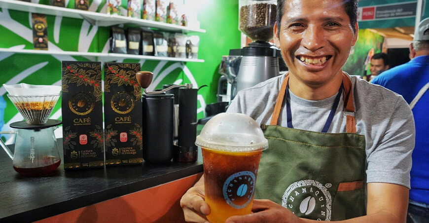 Yury Chipana Mitma Café Pichanaquino