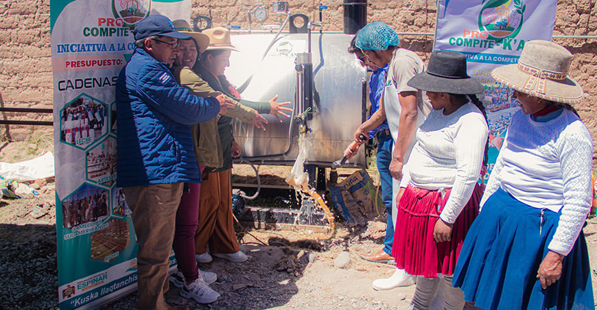 Impulsa a productores con moderna tecnología para derivados lácteos Cusco Perú
