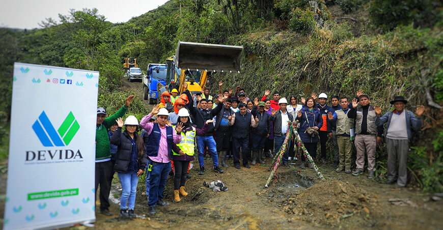 Inician mantenimiento de 9.5 km de camino vecinal en el distrito de Roble Huancavelica Devida Perú