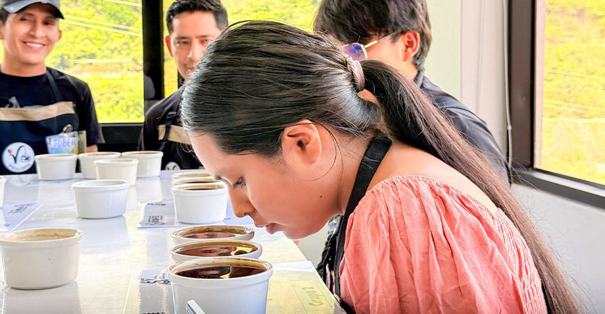 Hijos de cafetaleros del Vraem se forman como catadores profesionales Devida Perú