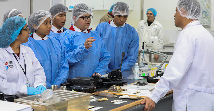 Líderes escolares visitaron laboratorio de Sanipes y fortalecen su rol en la inocuidad alimentaria Lima Perú