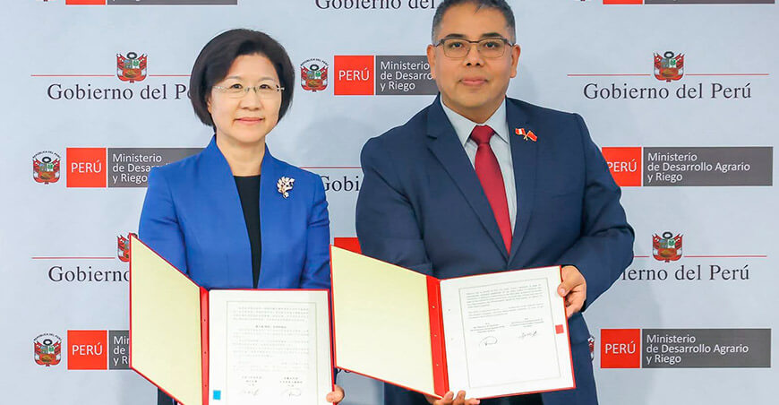 Suscribieron protocolos de requisitos fitosanitarios para exportar banano y granada hacia China