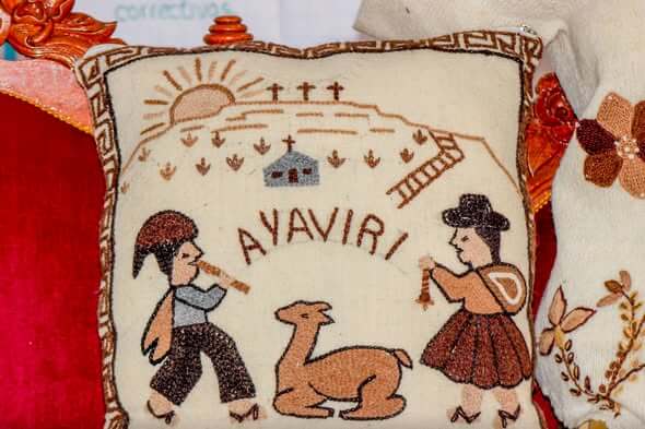 Artesanas textiles del distrito de Ayaviri mejoran técnicas en la elaboración de prendas y accesorios Puno ITP Perú