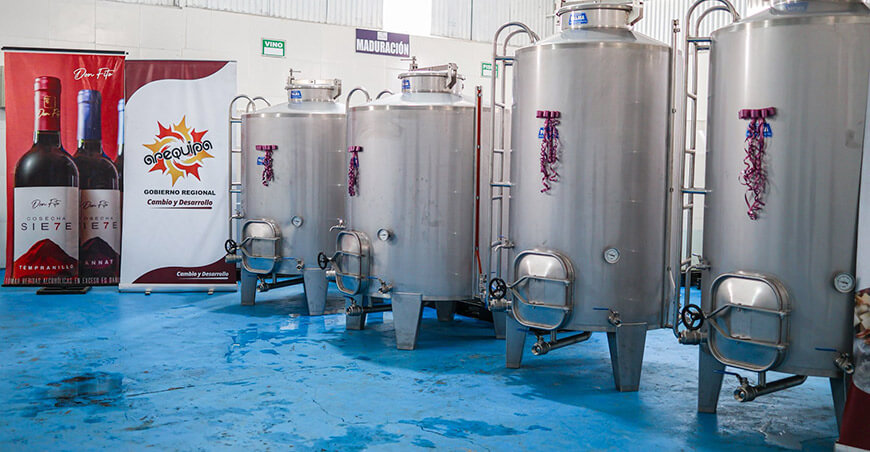 Fortalecen la producción vitivinícola en Uchumayo con moderna maquinaria Arequipa Perú