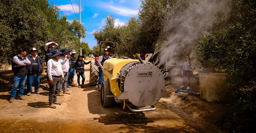 Mecanizarán labores en la producción de olivo con tractobombas atomizadoras Tacna Perú