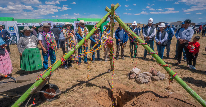 Inician construcción del primer módulo de transformación de fibra de alpaca de color Puno Perú