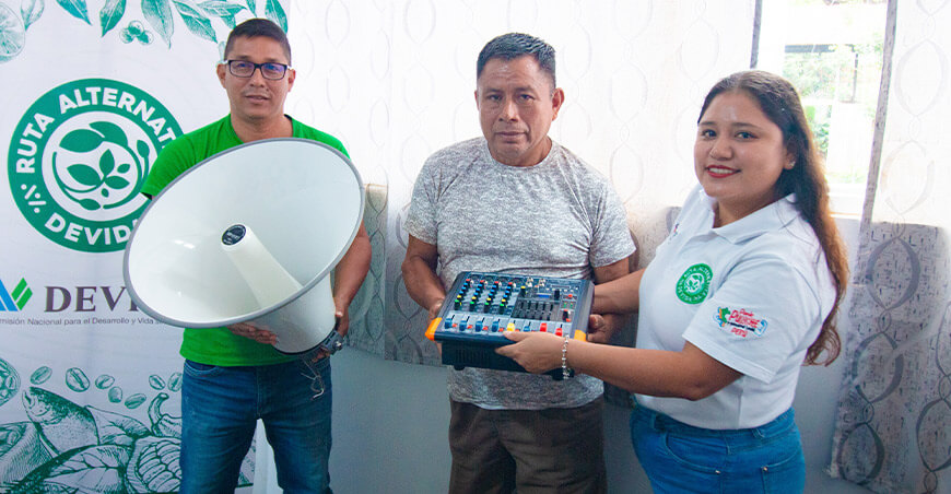 Devida fortalece la comunicación comunitaria con la entrega de bocinas en Amazonas