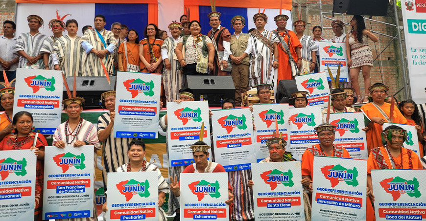 Titulan territorios de 13 comunidades nativas en Junín Devida Perú