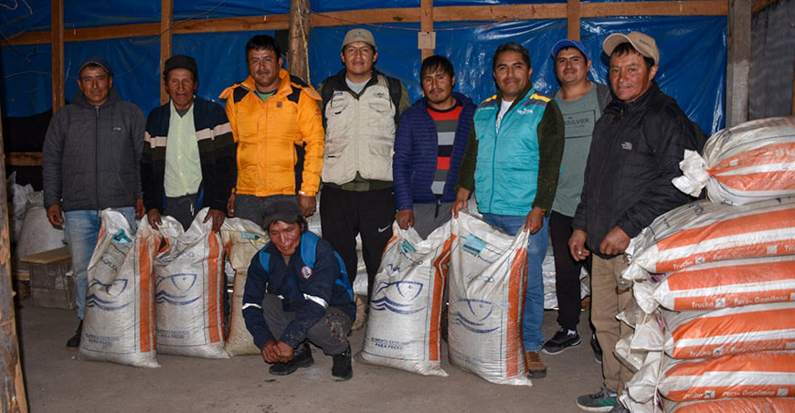 Fortalecen la crianza de trucha con más de 10 000 toneladas de alimento balanceado Huanta Ayacucho Devida Perú