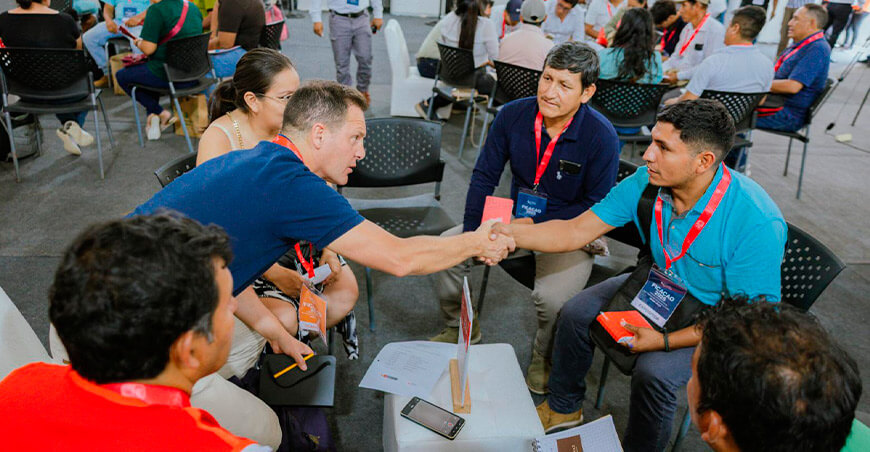 Cacao del Vraem capta el interés de compradores internacionales con apoyo de Promperú ruedas de negocio productores cacao