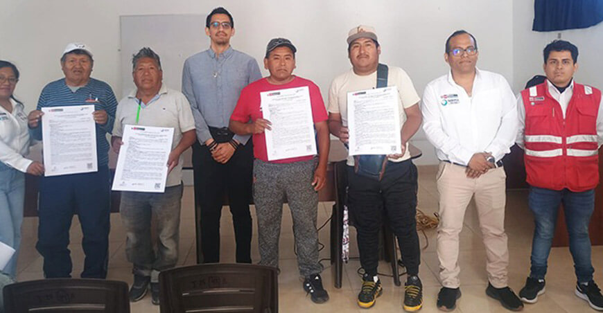 Sanipes entregó 50 habilitaciones sanitarias a embarcaciones pescadores Tacna Perú
