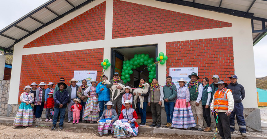 Inauguran centro de producción de hilo artesanal en Sibayo fibras de alpacas Arequipa Perú
