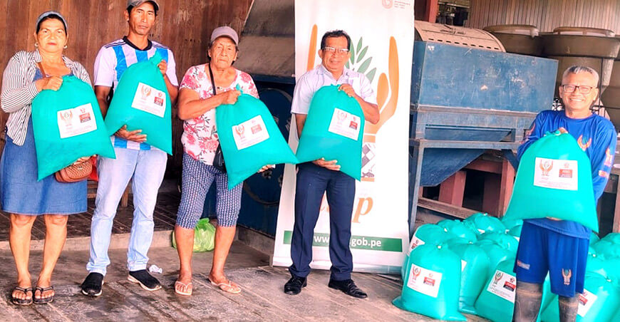 Piscicultores recibieron 20 000 alevinos para fortalecer la acuicultura Ucayali Perú