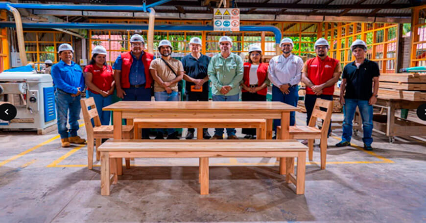 Madera de eucalipto demuestra potencial para la fabricación de muebles CITEforestal Pucallpa Ucayali ITP Perú
