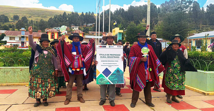 Más de 13 000 familias consolidan la legalidad de sus tierras con 6521 títulos rurales Puno Midagri Perú