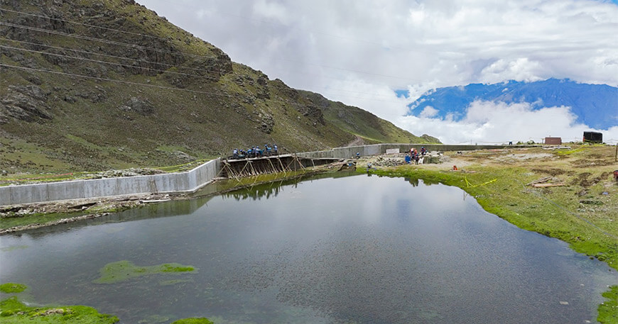 Fondo Sierra Azul impulsa la siembra y cosecha de agua en Santo Toribio Áncash qochas Perú