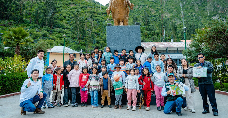Escolares de Aymaraes promueven, a través de sus pinturas, la conservación y el respeto hacia el oso andino Apurímac Perú