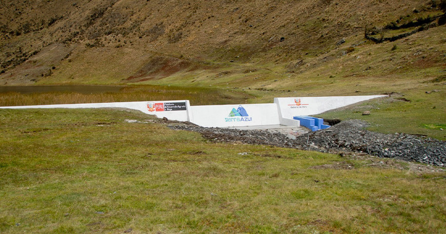 qocha Siembra y cosecha de agua fortalece seguridad hídrica y mejora calidad de vida de comunidades altoandinas en Ayacucho Sierra Azul Perú
