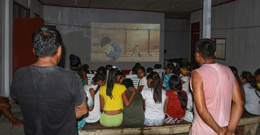 Devida promueve estilos de vida saludables mediante cine comunitario en la triple frontera Loreto Perú