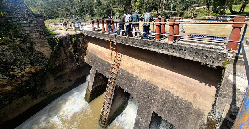 obra de riego en la margen izquierda del río Mantaro Junín Perú