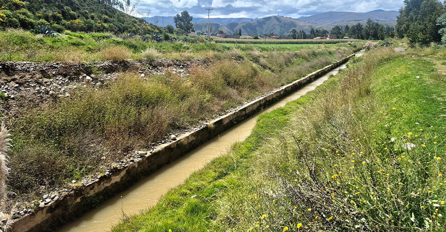 obra de riego en la margen izquierda del río Mantaro Junín Perú
