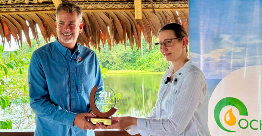 Embajada de EE. UU. otorga “Premio Bicentenario” a Ocho Sur por impulsar becas en la Amazonía