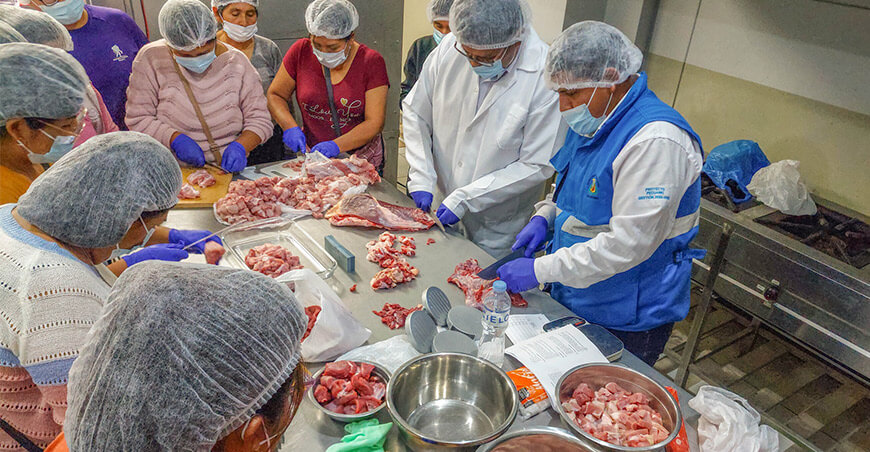 Porcicultores de San Antonio apuestan por el valor agregado con embutidos artesanales Moquegua Perú 