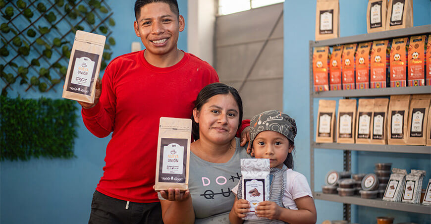 Jhon Carlos Medrano Janampa, productor de café del distrito de Ayna, región Ayacucho, Perú Devida